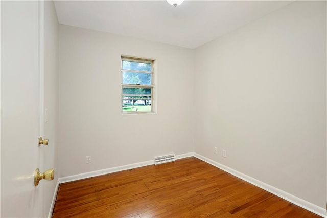 1802 Bird Terrace, Harrisonville, MO 64701