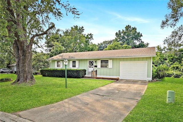 1802 Bird Terrace, Harrisonville, MO 64701