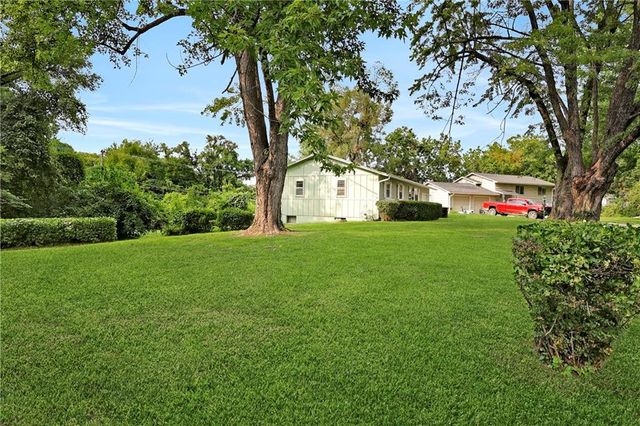 1802 Bird Terrace, Harrisonville, MO 64701