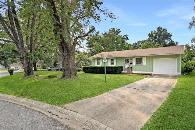 1802 Bird Terrace, Harrisonville, MO 64701