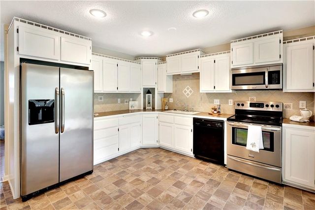 1802 Bird Terrace, Harrisonville, MO 64701