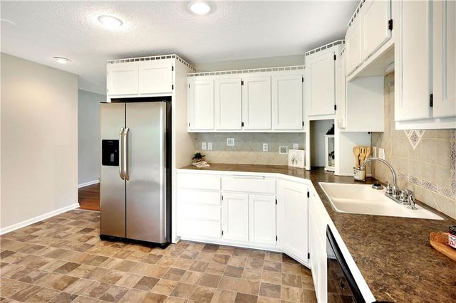 1802 Bird Terrace, Harrisonville, MO 64701