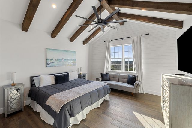 810-2 Kothmann RD, Dripping Springs, TX 78620