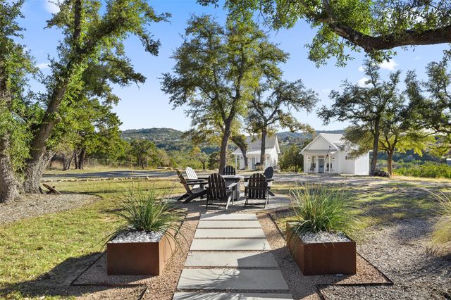 810-2 Kothmann RD, Dripping Springs, TX 78620
