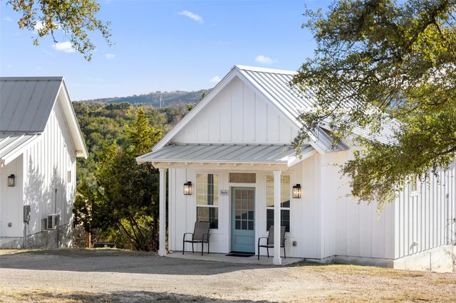 810-2 Kothmann RD, Dripping Springs, TX 78620