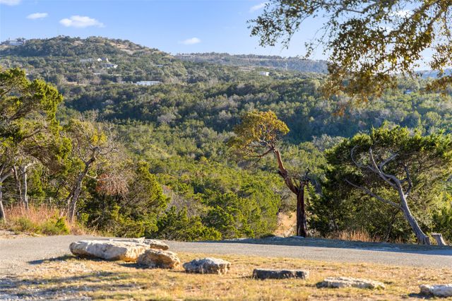 810-2 Kothmann RD, Dripping Springs, TX 78620