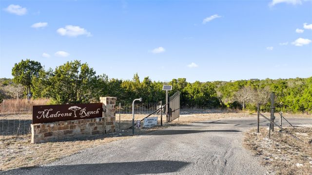 810-2 Kothmann RD, Dripping Springs, TX 78620