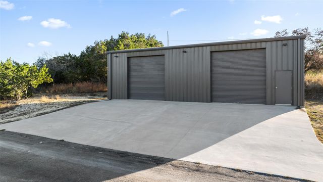 810-2 Kothmann RD, Dripping Springs, TX 78620