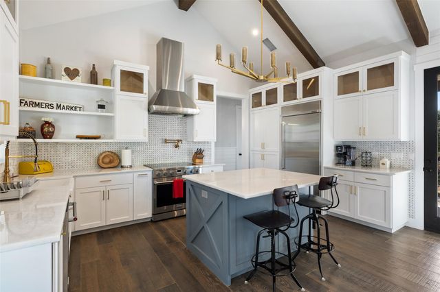 810-2 Kothmann RD, Dripping Springs, TX 78620