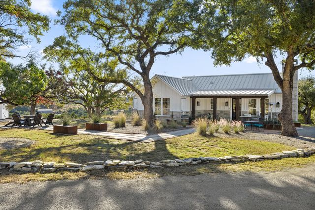 810-2 Kothmann RD, Dripping Springs, TX 78620