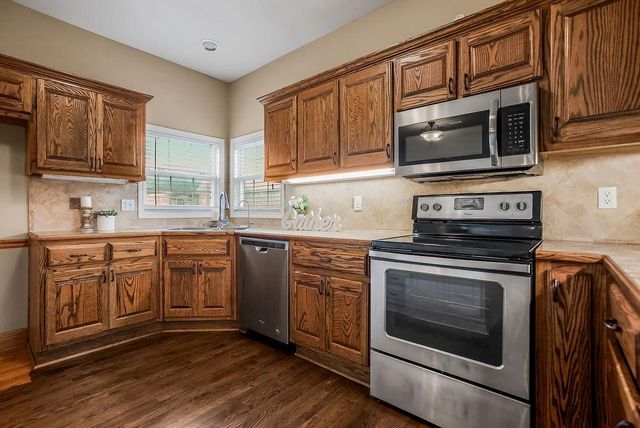 811 Stratford Drive, Raymore, MO 64083