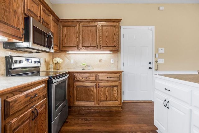 811 Stratford Drive, Raymore, MO 64083