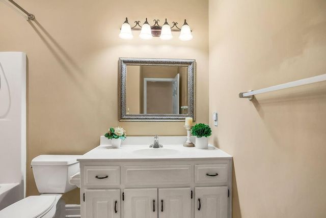 811 Stratford Drive, Raymore, MO 64083