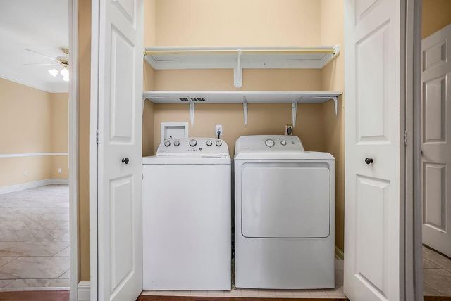 811 Stratford Drive, Raymore, MO 64083