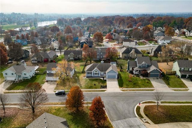 811 Stratford Drive, Raymore, MO 64083