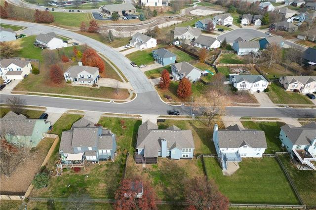 811 Stratford Drive, Raymore, MO 64083