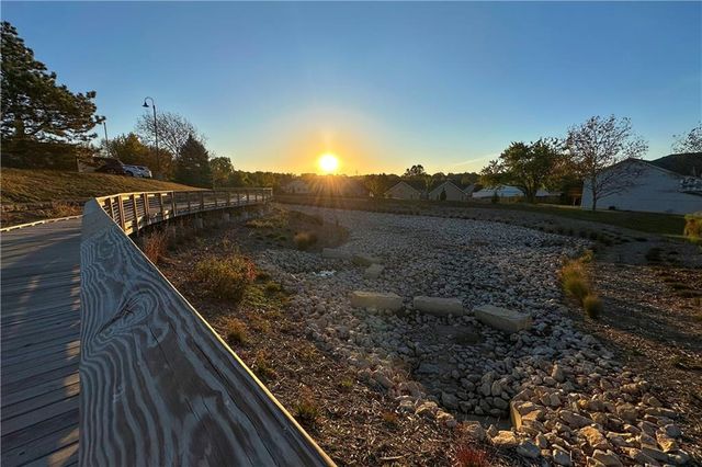 811 Stratford Drive, Raymore, MO 64083