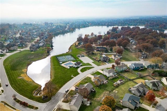 811 Stratford Drive, Raymore, MO 64083