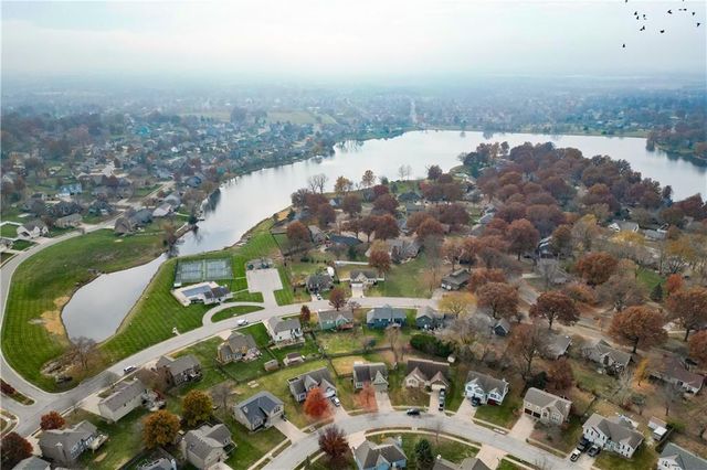 811 Stratford Drive, Raymore, MO 64083