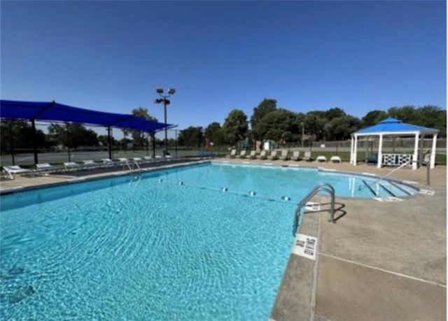 811 Stratford Drive, Raymore, MO 64083