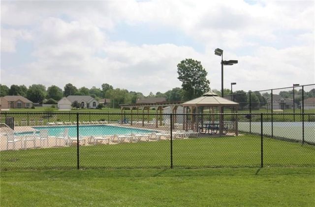 811 Stratford Drive, Raymore, MO 64083