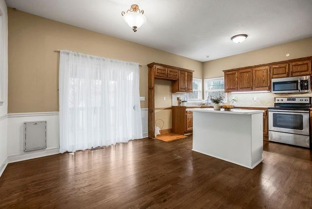 811 Stratford Drive, Raymore, MO 64083