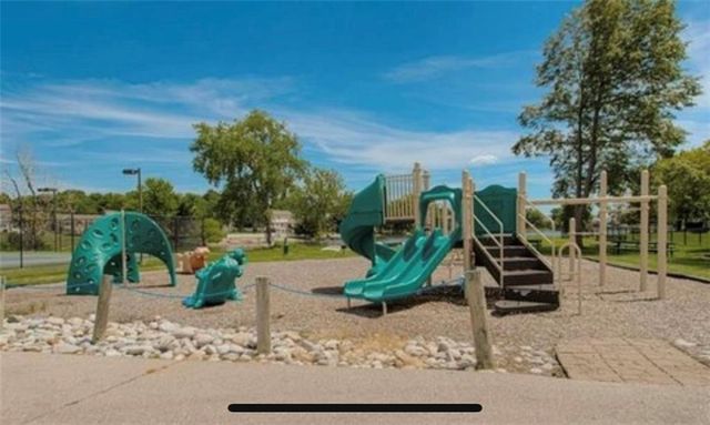 811 Stratford Drive, Raymore, MO 64083