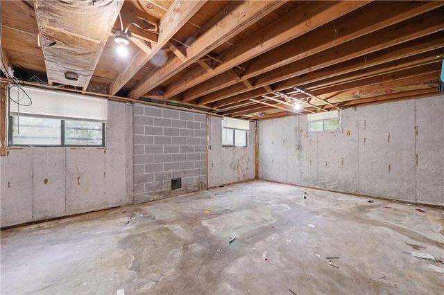 10504 Corrington Avenue, Kansas City, MO 64134