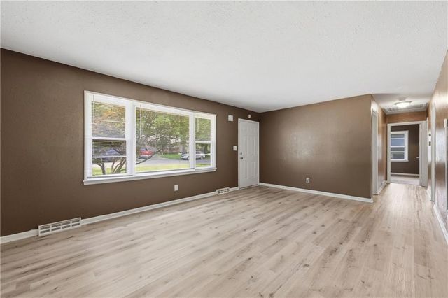 10504 Corrington Avenue, Kansas City, MO 64134
