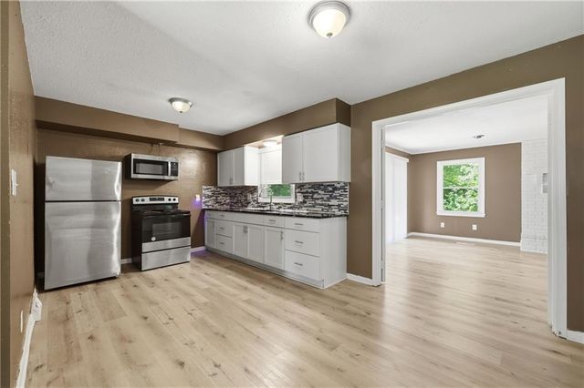 10504 Corrington Avenue, Kansas City, MO 64134