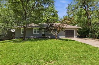 10504 Corrington Avenue, Kansas City, MO 64134