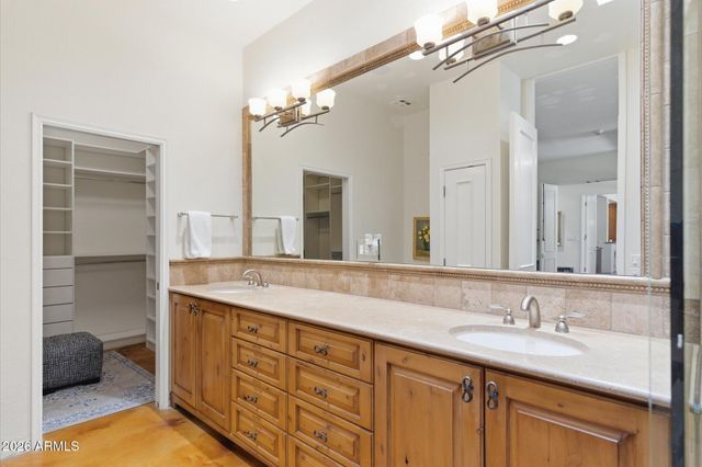 5652 N SCOTTSDALE Road, Paradise Valley, AZ 85253