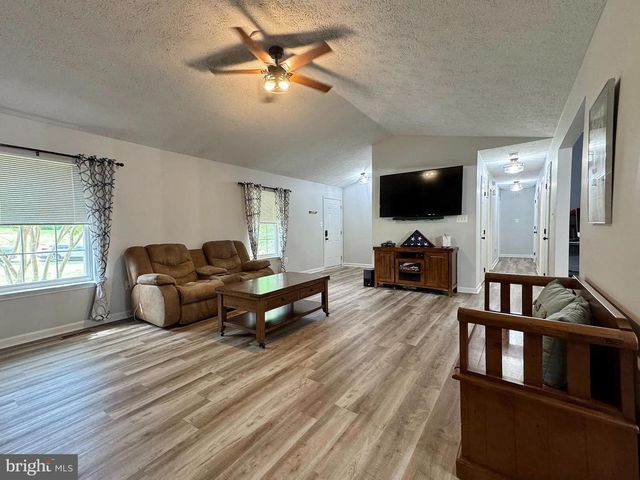 7124 JULIETTE LOW LN, Hughesville, MD 20637