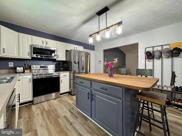 7124 JULIETTE LOW LN, Hughesville, MD 20637