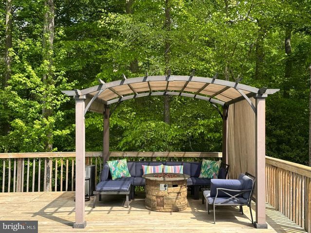 7124 JULIETTE LOW LN, Hughesville, MD 20637