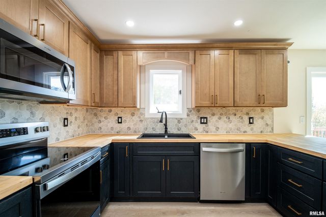 4502 NW SCENIC Drive, Peoria, IL 61615