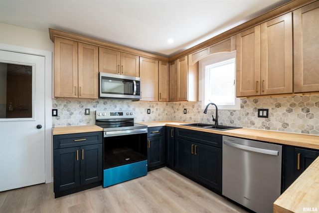 4502 NW SCENIC Drive, Peoria, IL 61615