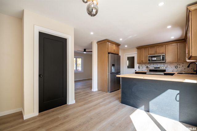 4502 NW SCENIC Drive, Peoria, IL 61615