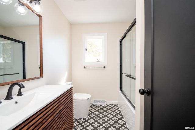 4502 NW SCENIC Drive, Peoria, IL 61615