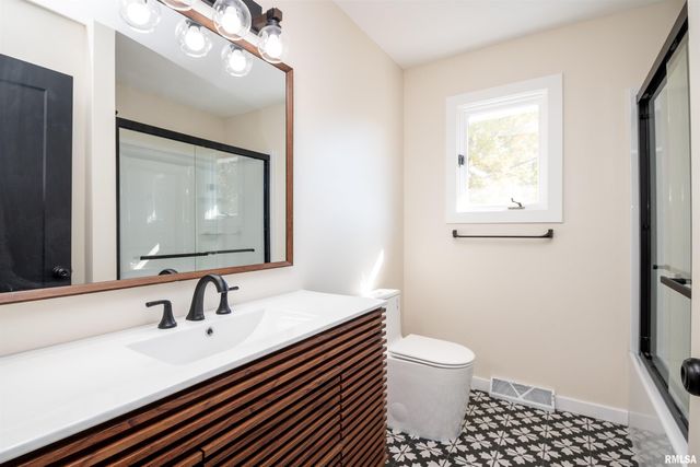 4502 NW SCENIC Drive, Peoria, IL 61615