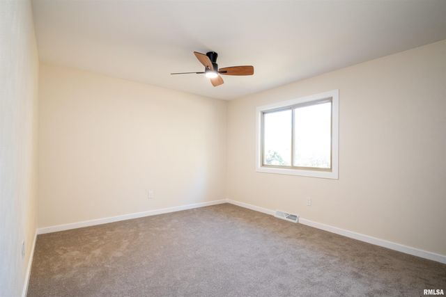 4502 NW SCENIC Drive, Peoria, IL 61615