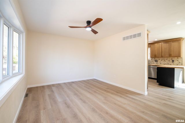 4502 NW SCENIC Drive, Peoria, IL 61615