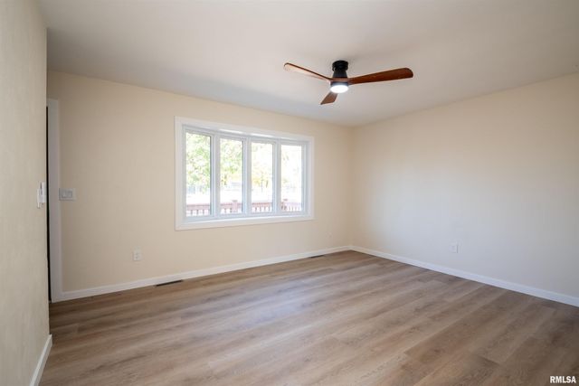 4502 NW SCENIC Drive, Peoria, IL 61615