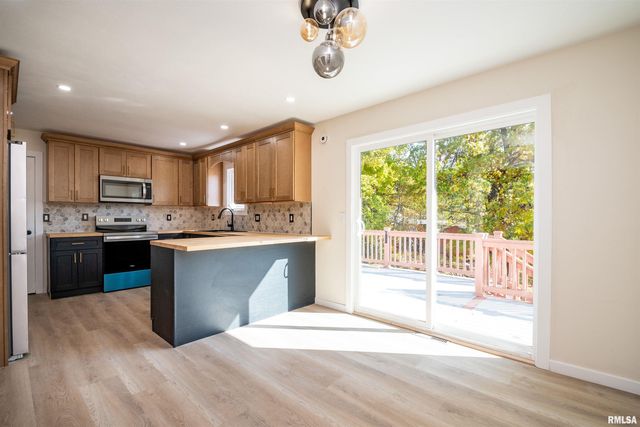 4502 NW SCENIC Drive, Peoria, IL 61615