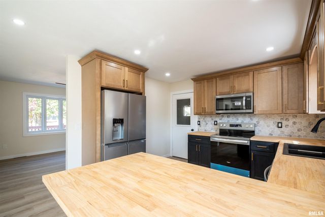 4502 NW SCENIC Drive, Peoria, IL 61615