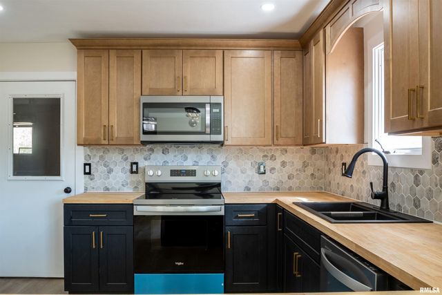 4502 NW SCENIC Drive, Peoria, IL 61615