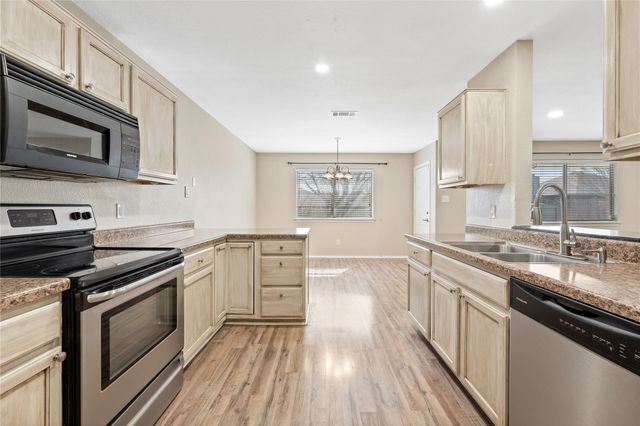 210 Mesquite CIR, Copperas Cove, TX 76522