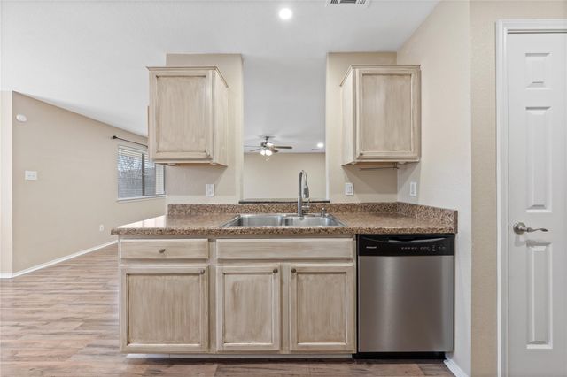 210 Mesquite CIR, Copperas Cove, TX 76522