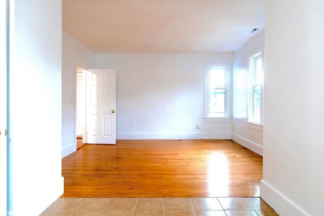5 Stoneland Rd 2, Worcester, MA 01603