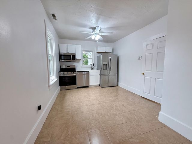 5 Stoneland Rd 2, Worcester, MA 01603